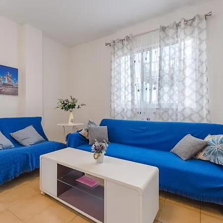 Spacious With The Private Terrace Арона