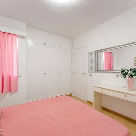 Sunny 1-br With Ac And Private Terrace Near The Ocean Appartement Arona (Tenerife)