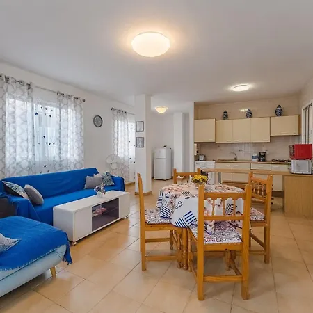 Spacious With The Private Terrace Apartment