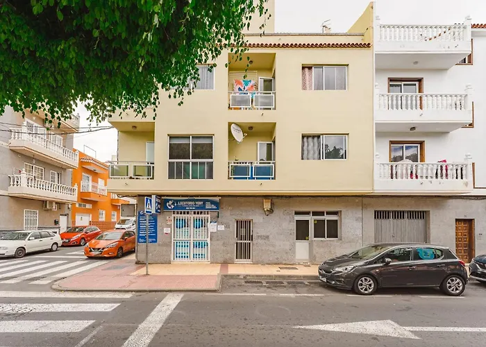 Spacious With The Private Terrace 公寓 阿罗纳