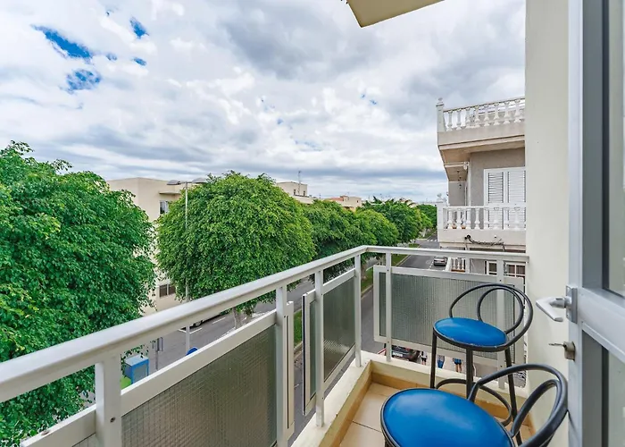 Апартаменты Spacious With The Private Terrace Арона